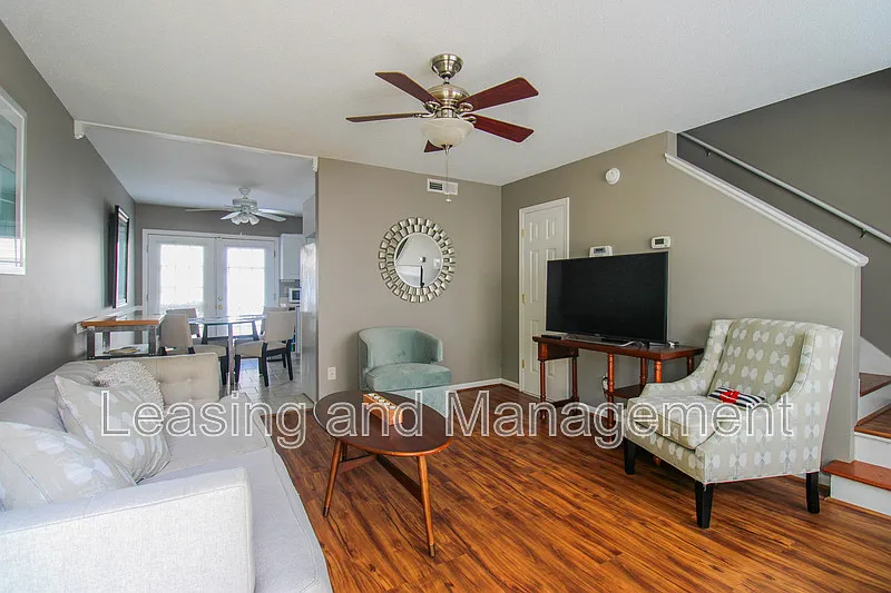 2 bed, 1.5 bath, 942 sqft, $1,780 — Photo 4