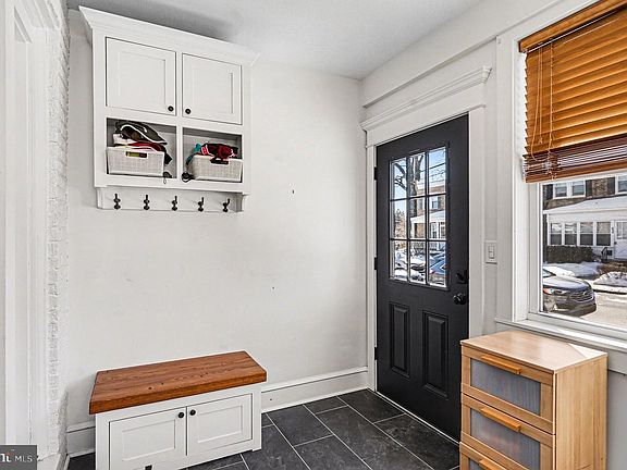 3rd image of 637 Dayton Rd