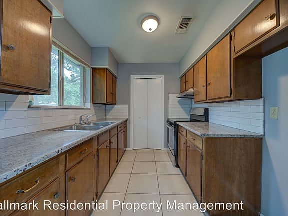5th image of 105 Hunters Branch St