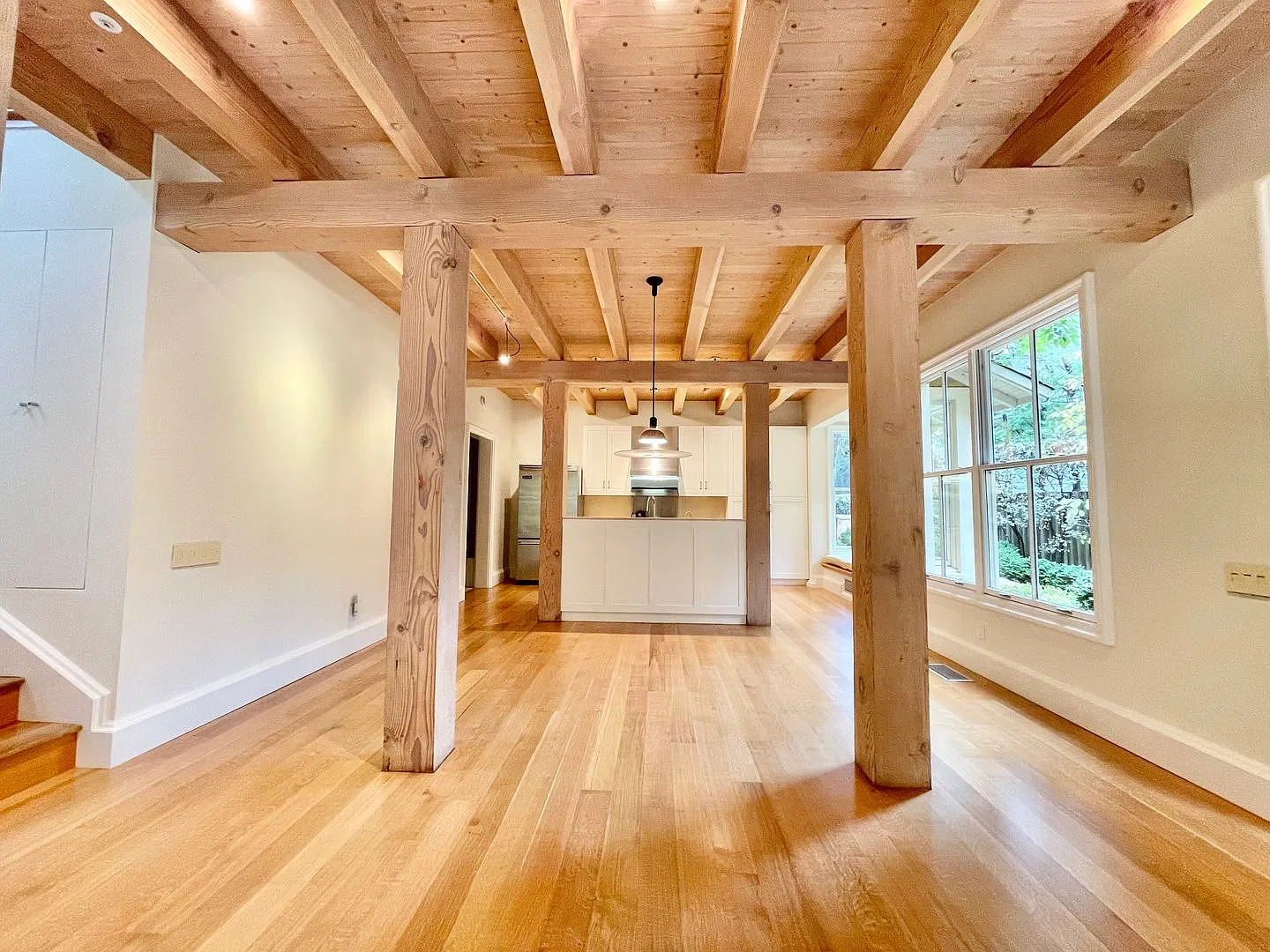 3bd 2.5ba Sycamore Park Architectural Masterpiece! Parking! Laundry! Garden. Pet. Progressive — Photo 4