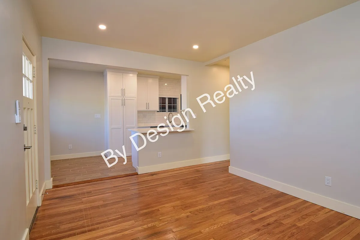 Building Photo - 130 N Cherry Ave #2