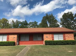 1305 E Sheppard Dr #B, Gladewater, TX 75647