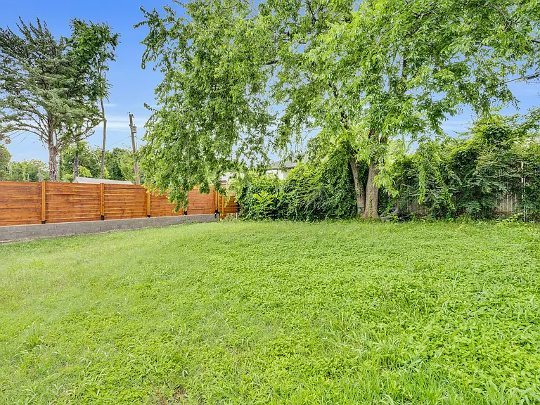 2520 Fatima Ave — Photo 20