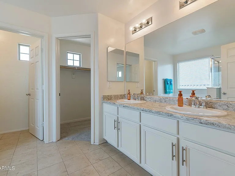 18013 W Tina Ln — Photo 11