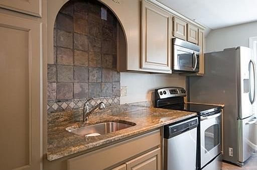 3rd image of 4702 Deerfield Cir