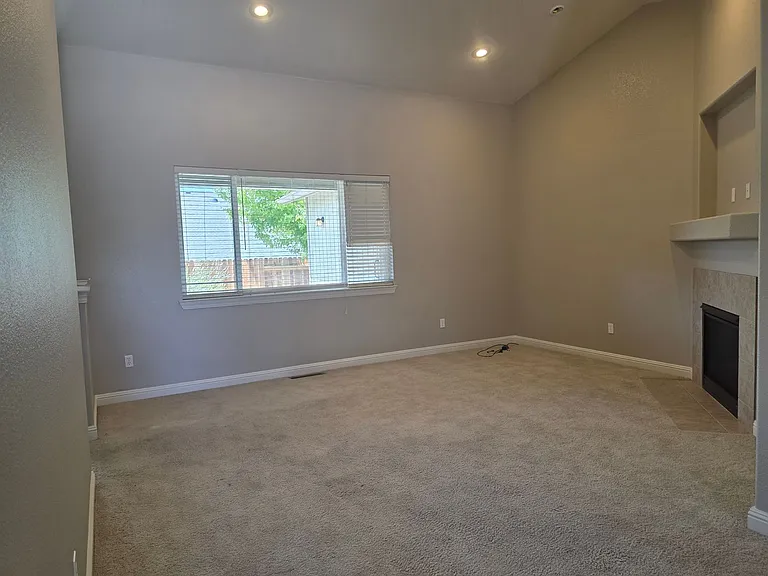 1458 Cardiff Dr — Photo 8