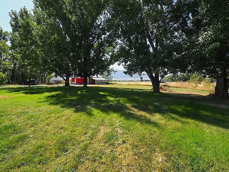 Res_6158llc_Densley_2345(Red Brick) — Photo 3