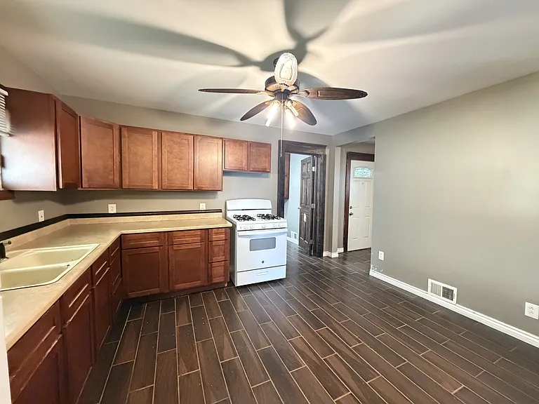 11 Pooley Pl — Photo 9