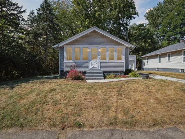 930 S 13th St, Niles, MI 49120