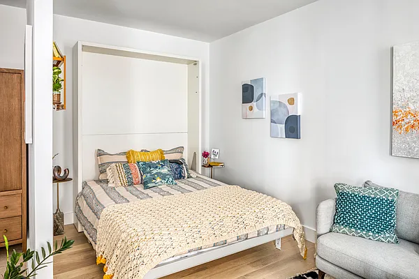 Sold by Compass | media 6