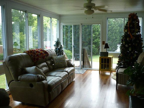 4th image of 303 Quail Dr