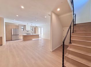 17852 Saticoy St, Reseda, CA 91335