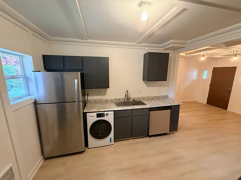 Remodeled One Bedroom Apartment in North Salem — Photo 6