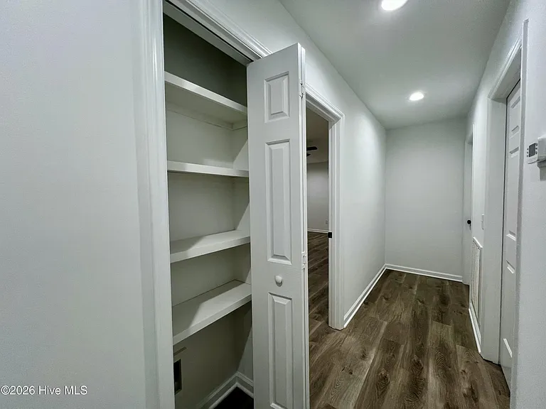 157 Edinburgh Dr — Photo 14