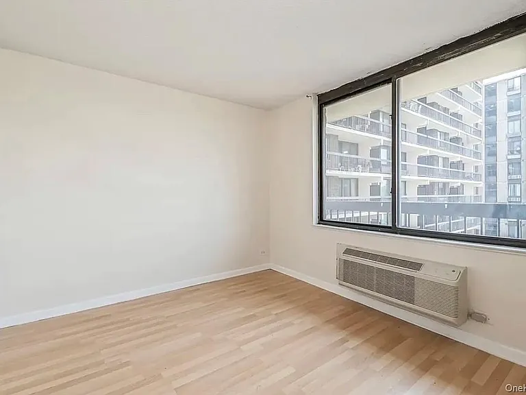 15038 Union Tpke #8F — Photo 11