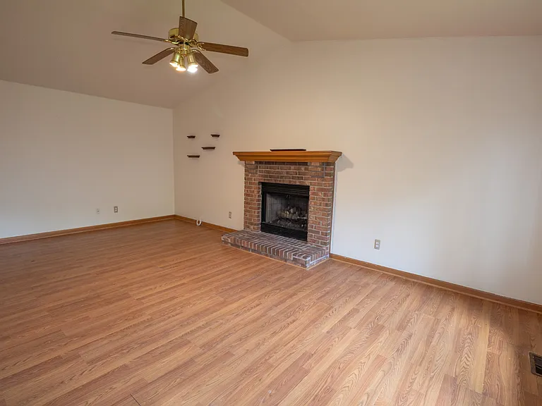 42091 Greenwood Dr — Photo 16