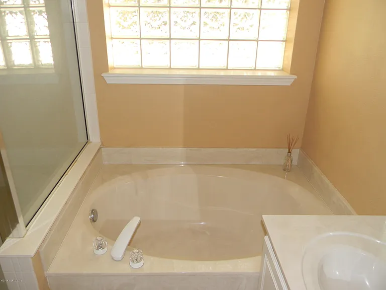 10599 Roundwood Glen Ct — Photo 15