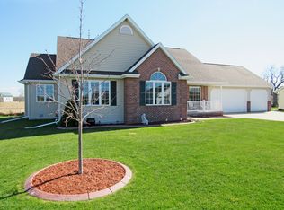 1430 Karen Ct, New London, WI 54961