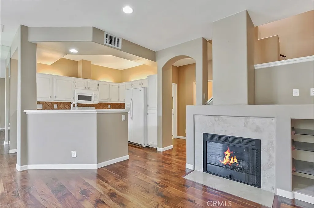 2 bed, 2.5 bath, 1205 sqft, $3,500 — Photo 4
