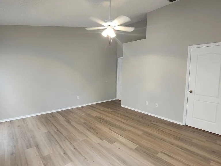 12507 Midpointe Dr — Photo 4