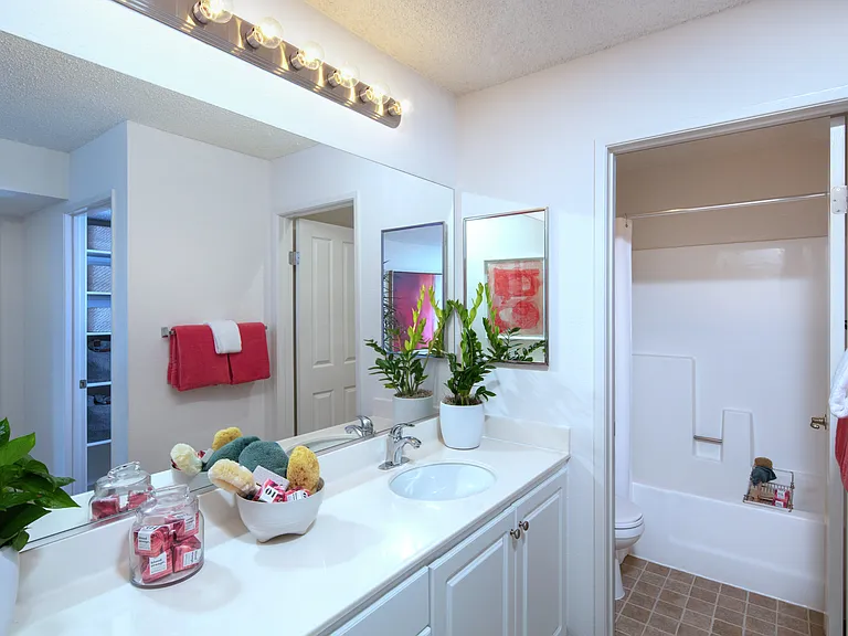 Woodbridge Willows Apartment Homes — Photo 14