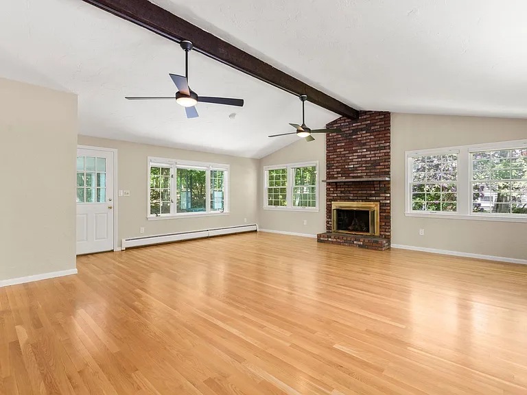 141 Westgate Rd — Photo 4