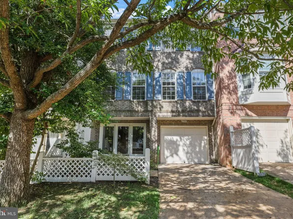 2702 Curzon Ct, Vienna, VA 22181