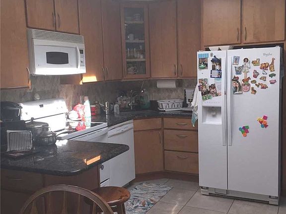 2nd image of 6 Barkley Ln