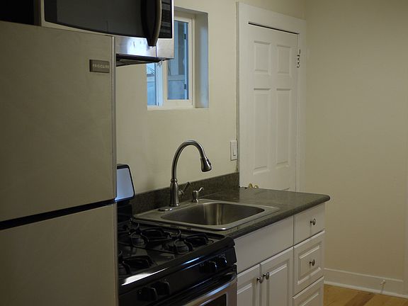 3rd image of 1338 Holly St APT 6