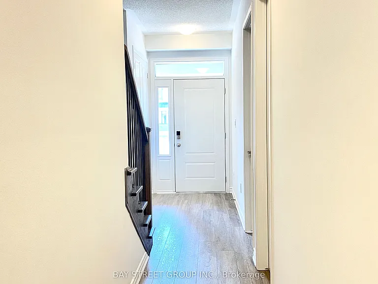 1362 William Halton Pkwy W — Photo 4