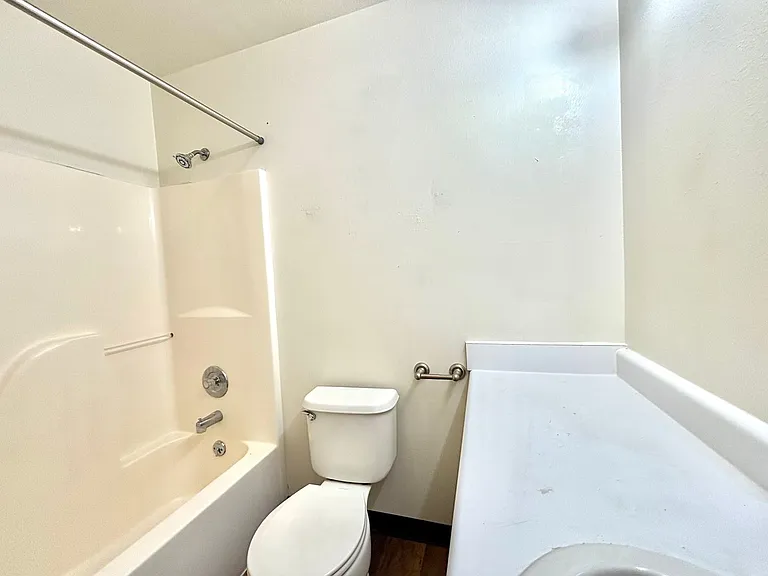 1747 W Kagy Blvd — Photo 5