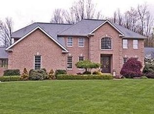 716 Club Dr, New Castle, PA 16105