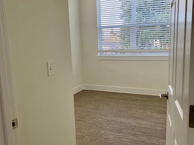 L13609 -- Avey Court Apartments — Photo 10