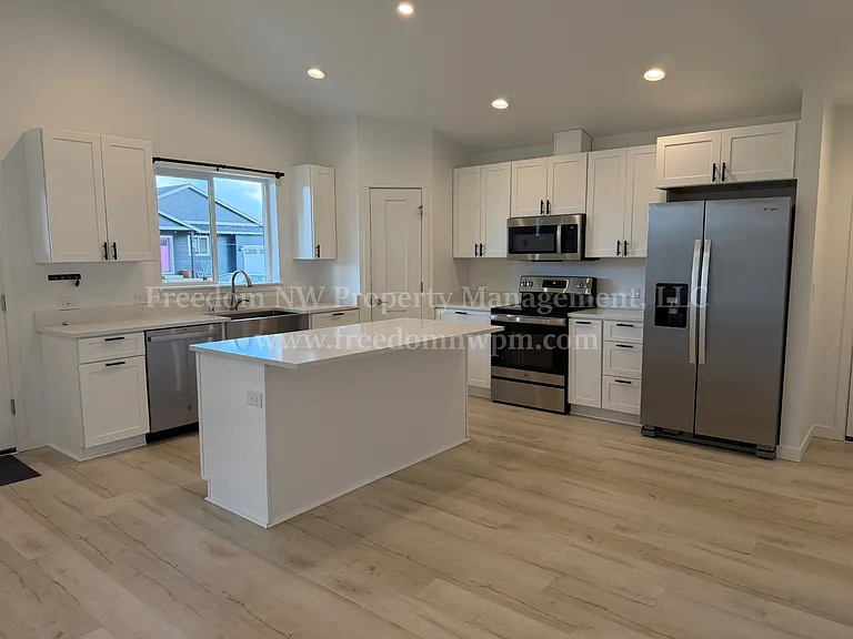 1019 Peach Rd — Photo 3