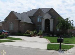 49633 Lakebridge Dr, Shelby Township, MI 48315