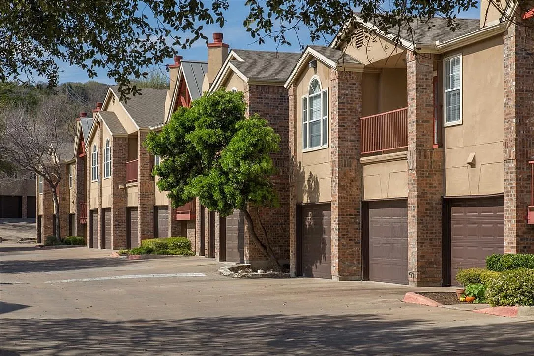 1 bed, 1.0 bath, 785 sqft, $1,195 — Photo 1