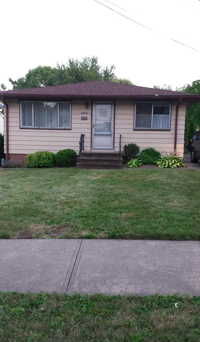 3 bed, 1.5 bath, 1066 sqft, $1,550 — Photo 1