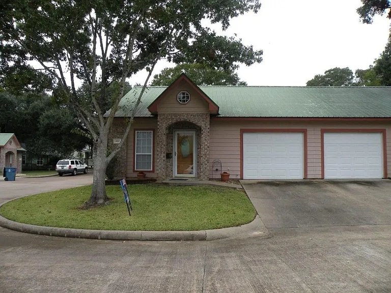 820 Tangle Oaks Dr — Photo 1