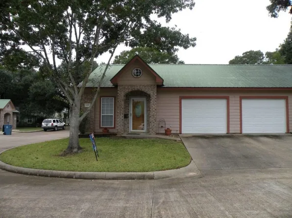 820 Tangle Oaks Dr, Bellville, TX 77418