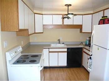 4th image of 103 S Holiday Dr