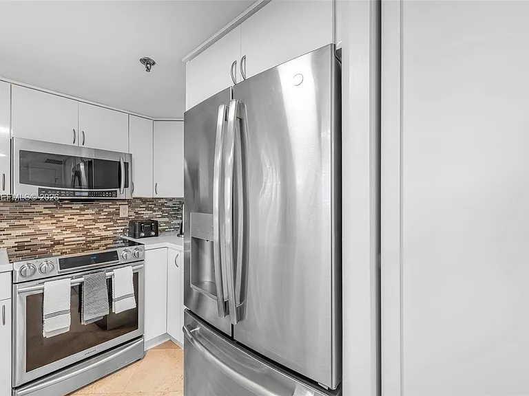 540 Brickell Key Dr #L11 — Photo 20
