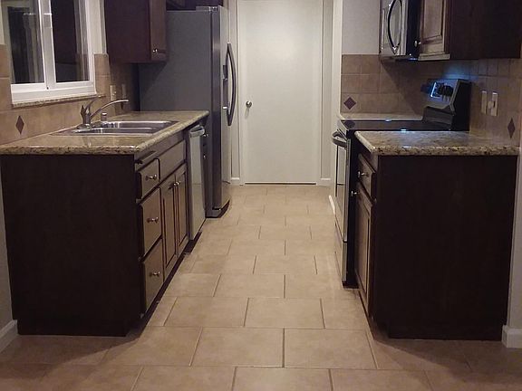 4th image of 22604 Maple Ave Unit 2