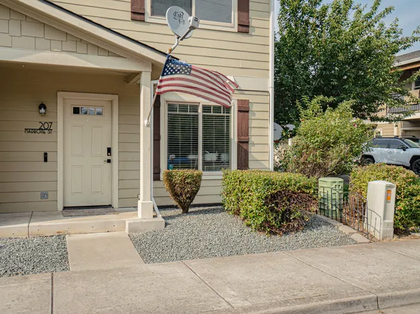 207 Madrone St, Rogue River, OR 97537