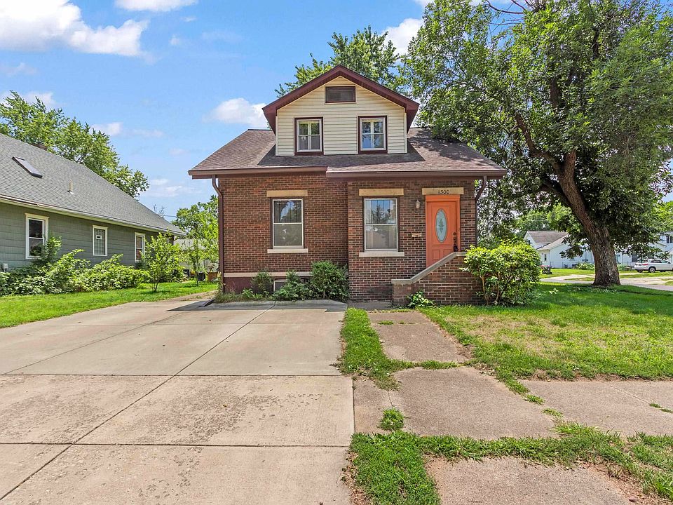 1300 Royal Ave, Pekin, IL 61554 Zillow