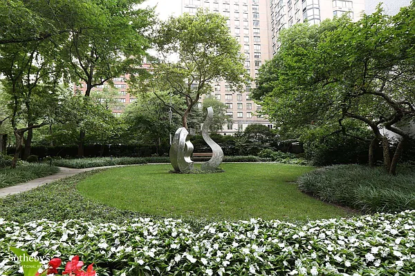 Rented by Sotheby's International Realty | media 40