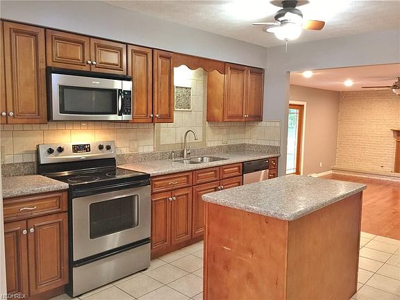 5th image of 4124 Blossom Ct
