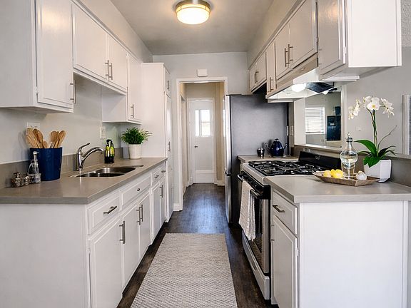 2nd image of 1871 Chestnut Ave APT 204