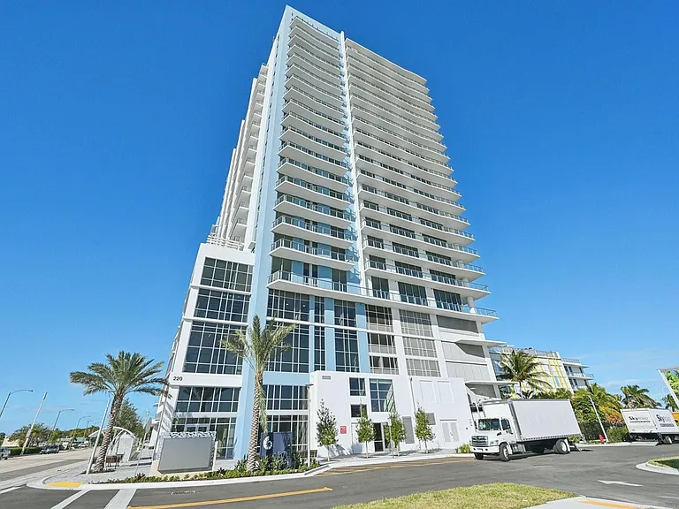220 Lake Shore Dr #717 — Photo 1