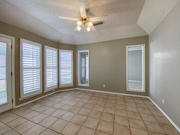 4th image of 24 Emerald Gardens Dr
