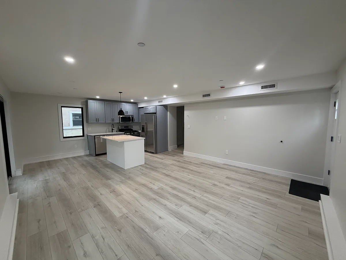 Building Photo - 23 Hudson Ave #2